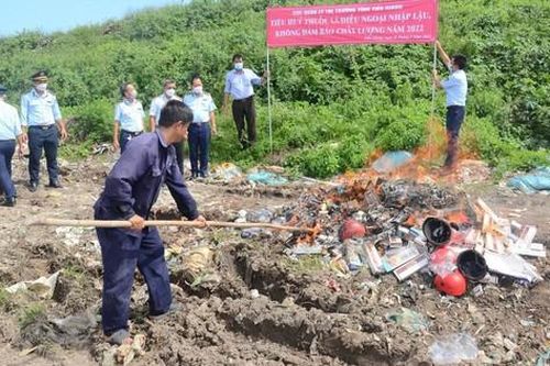 Tiền Giang tổ chức tiêu hủy hàng hóa nhập lậu với tổng giá trị hơn 350 triệu đồng
