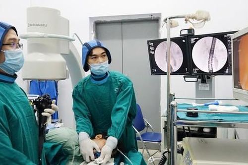 Người đàn ông tắc ống mật do sán lá gan