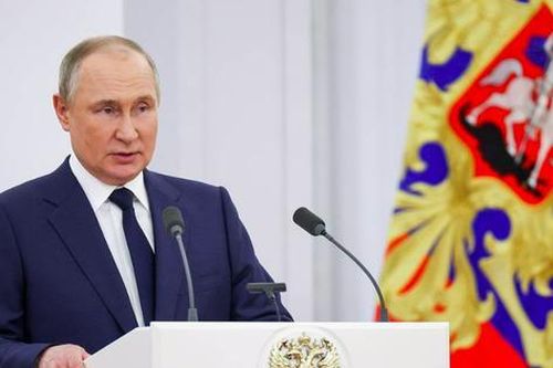 Ông Putin ký sắc lệnh cấp nhanh hộ chiếu cho người dân ở 2 vùng của Ukraine