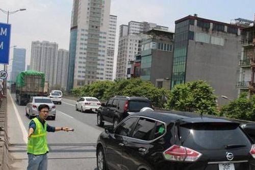 Hà Nội đếm lưu lượng xe để xử lý ùn tắc giao thông