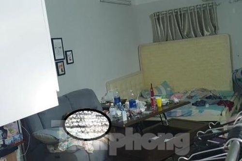 Thi thể nữ giới không mặc áo trong căn hộ chung cư
