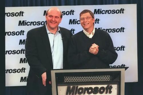 Lãnh đạo cấp cao Microsoft xem 'phim nóng' trước mặt nhân viên nữ