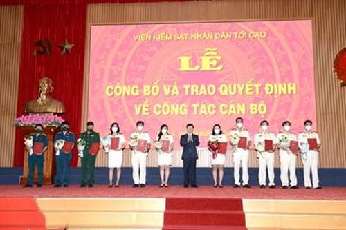 Trao quyết định bổ nhiệm Vụ trưởng Vụ 4 và chức danh Kiểm sát viên cao cấp