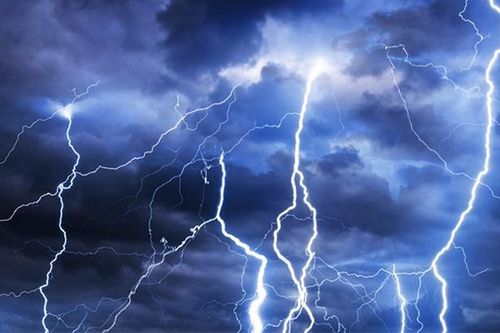 Đi gặt lúa, một người phụ nữ ở Can Lộc bị sét đánh tử vong