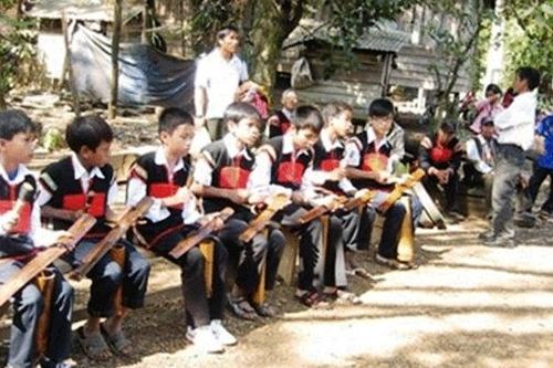 Truyền dạy cồng chiêng ở Tây Nguyên: Vẫn theo kiểu 'chuồn chuồn đạp nước?'