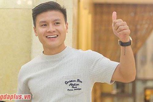 Quang Hải tự lái xe sang, mang vali hành lý hàng hiệu tập trung ĐT Việt Nam
