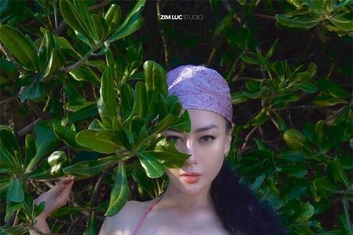 Phương Oanh quá đỗi sexy dù diện bikini hồng với áo vest xanh