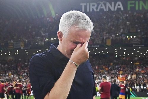 Mourinho bật khóc, nhắc nhở người hâm mộ về số lần ông lên đỉnh Châu Âu