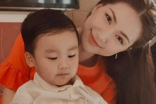 Hòa Minzy: Nên nói gì khi con gào khóc và thắc mắc vì sao bố mẹ cứ phải đi làm?