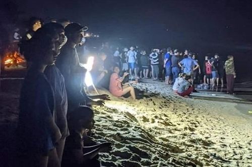 Xét tặng huy hiệu 'Tuổi trẻ dũng cảm' 2 thanh niên cứu 6 học sinh trên biển