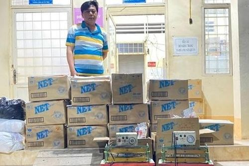Khởi tố đối tượng bán thực phẩm, phụ gia giả