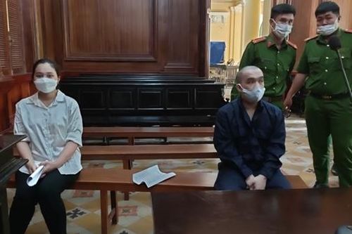 Vợ chồng cùng nhau ra tòa vì ma túy