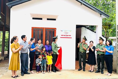 Trao tặng ngôi nhà hạnh phúc cho học sinh nghèo tỉnh Sơn La