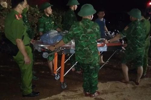 Ba người tử vong do sập tường nhà