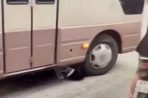 Bác bỏ thông tin học sinh nằm dưới gầm xe đưa đón