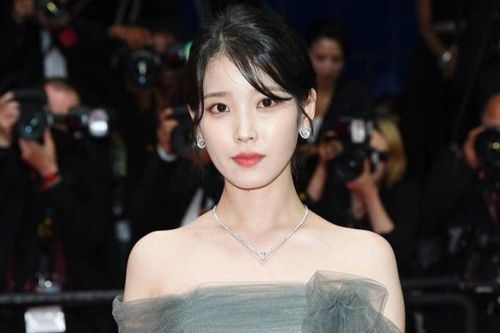 'Em gái quốc dân' lần đầu đến thảm đỏ Cannes
