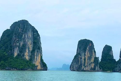 Không còn tái diễn tình trạng bán hàng rong trên vịnh Hạ Long