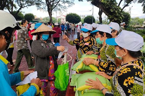 Xây dựng cộng đồng đoàn kết, giàu lòng nhân ái