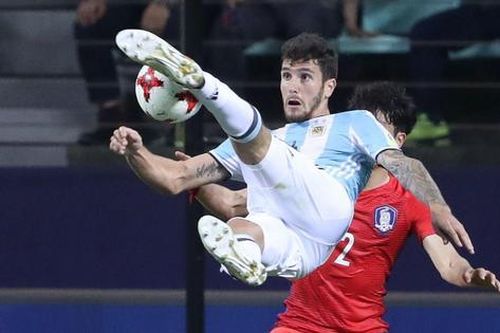 Ngôi sao từng ghi bàn vào lưới Việt Nam được Argentina và Italia triệu tập cùng lúc