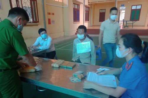 Điện Biên: Bắt giữ 1 đối tượng, thu giữ 2 bánh heroin, 12.000 viên ma túy tổng hợp