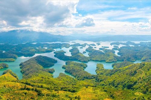 Chiêm ngưỡng vẻ đẹp hũng vĩ, thơ mộng của 'vịnh Hạ Long trên cao nguyên'