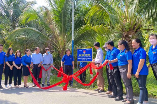 Khánh thành công trình thanh niên thắp sáng đường quê tại huyện Cam Lâm
