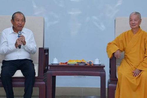 Nguyên Phó Thủ tướng Thường trực Trương Hòa Bình thăm Đức Quyền Pháp chủ GHPGVN