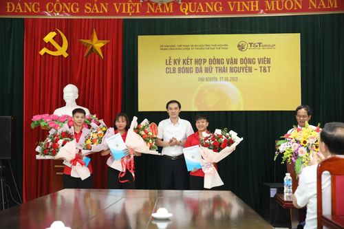 Bản hợp đồng lịch sử của bóng đá nữ Việt Nam