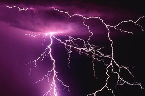 Quảng Trị: 2 người bị sét đánh, điện giật tử vong thương tâm