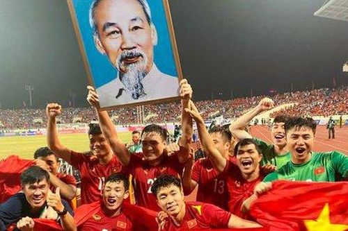 Trình Chủ tịch nước tặng Huân chương lao động hạng Ba cho U23 Việt Nam và Đội tuyển bóng đá nữ