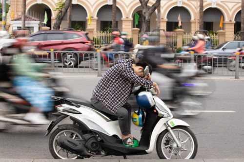 Bão giá siết chặt túi tiền của người trẻ sống một mình
