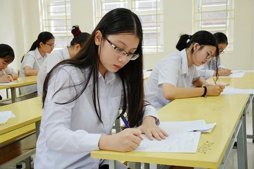 Học sinh đổ xô đi luyện thi IELTS để chắc suất vào đại học