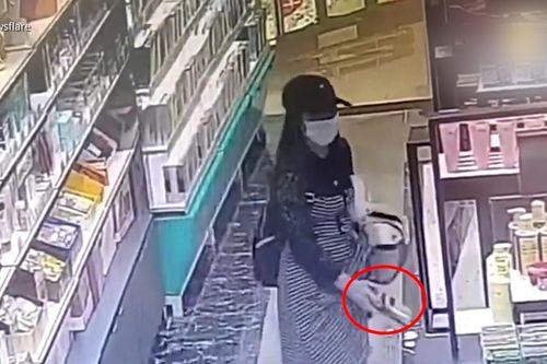 Vờ xin nước uống, cô gái trộm mỹ phẩm ở Trung Quốc