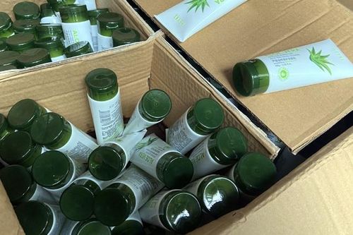 Phá kho hàng hơn 100.000 mỹ phẩm nhập lậu Trung Quốc tại TP.HCM