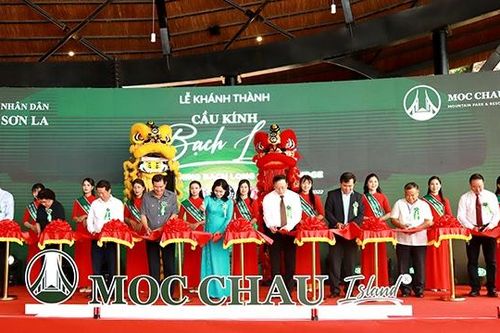 Khánh thành cầu kính đi bộ dài nhất thế giới ở Mộc Châu