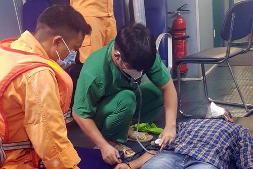 Kịp thời đưa thuyền viên Ấn Độ bị đau tim về bờ cấp cứu