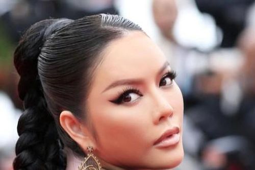 Dân tình 'sốc' khi cuối cùng 'nữ đại gia kim cương showbiz Việt' cũng công khai tình yêu mới
