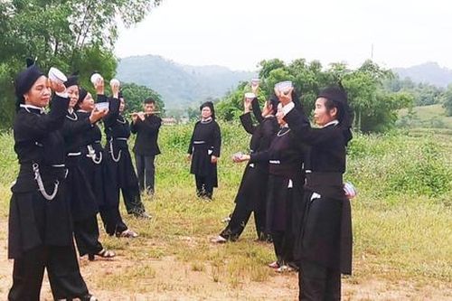 Nỗ lực giữ gìn những vũ điệu dân gian độc đáo
