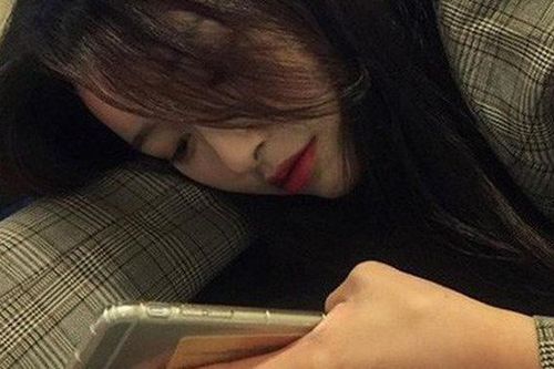 Vợ vui mừng vì nhận được món quà hàng hiệu rất đẹp, nhưng lại sớm bị sốc nặng khi biết người gửi