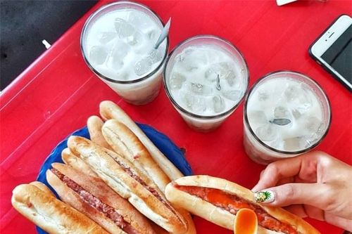 Bánh mì que Hải Phòng - Món ăn bình dân quá đỗi tự hào của người dân đất cảng