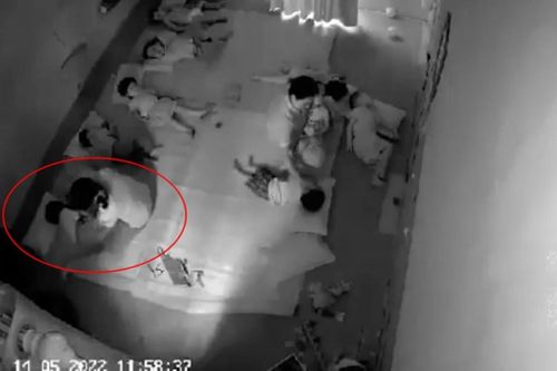 Cô giáo dùng túi trùm đầu, đánh vào mông học sinh bị xử phạt 3,75 triệu đồng