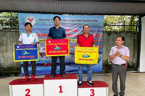 Đoàn vận động viên Sở Giáo dục và Đào tạo nhất toàn đoàn