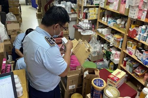 Phá kho hàng mỹ phẩm, thực phẩm chức năng lớn, nghi nhập lậu chuyên bán trên mạng xã hội
