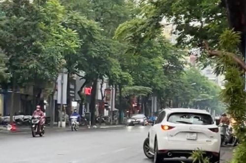Nữ tài xế ngang nhiên đi ô tô ngược chiều đường Phố Huế và cái kết