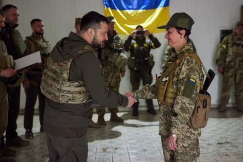 Ông Zelensky rời Kyiv, đến miền Đông Ukraine