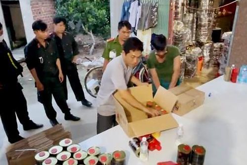 Phát hiện một hộ dân nghi sản xuất nhớt giả ở An Giang