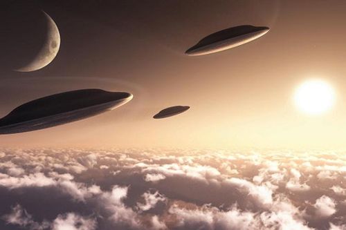 Nóng: Phi cơ Mỹ từng suýt phóng đạn rocket vào UFO trên bầu trời Anh?