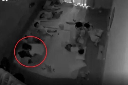 Bà chủ dùng túi nilon bịt đầu trẻ mầm non bị phạt hành chính
