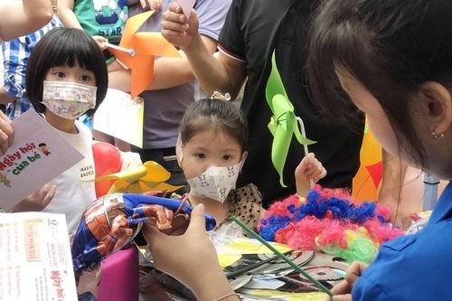 Hàng nghìn trẻ trải nghiệm Tết thiếu nhi tại Bệnh viện Nhi Trung ương