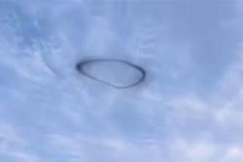 Sự thật về vòng khói đen khổng lồ kỳ lạ bị nghi là UFO xuất hiện trên bầu trời Tứ Xuyên